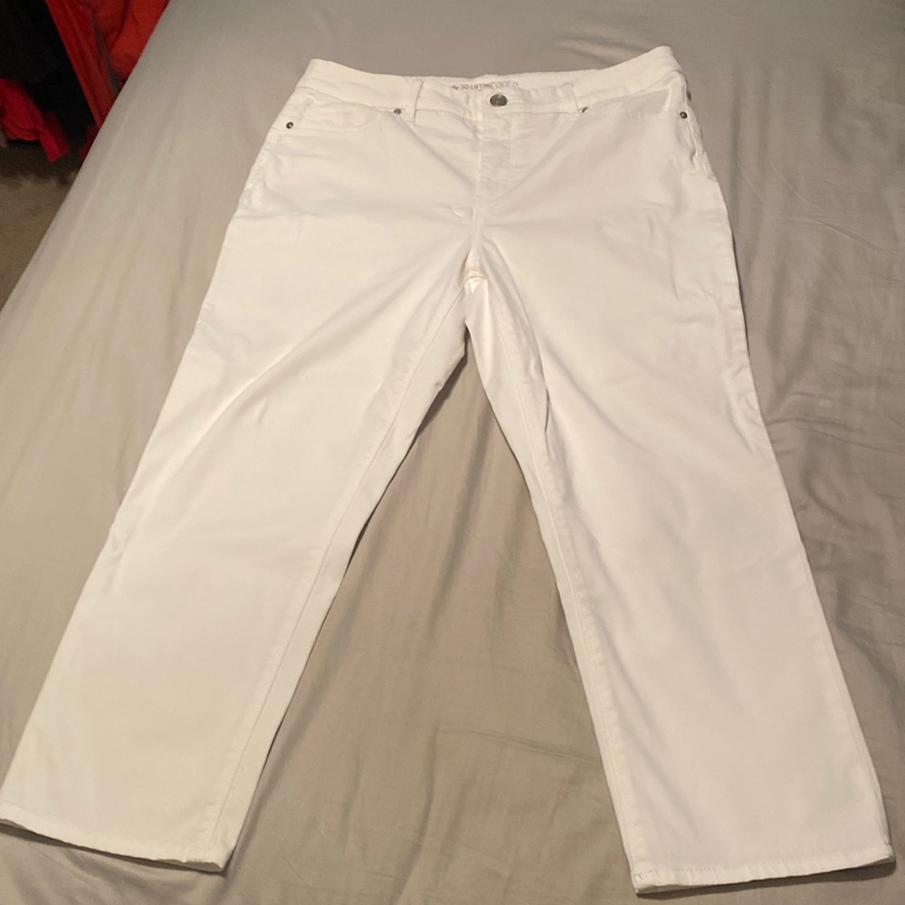 CHICOS So lifting crop pant